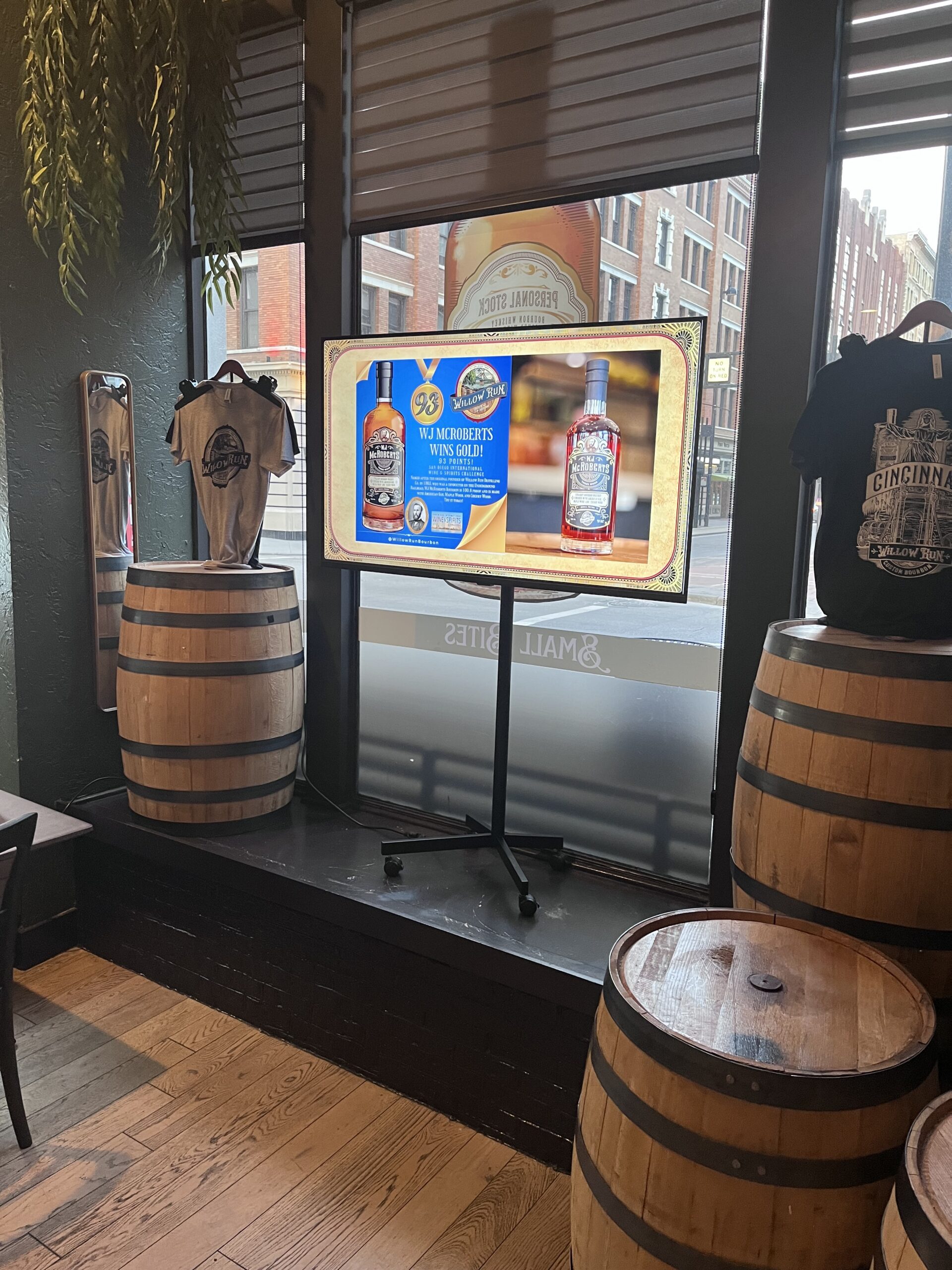 Large Groups / Main Bar: 20 Min / 40 Max Attendees - Image 3